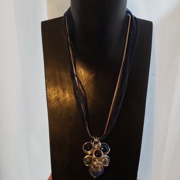 Multi beaded Pendant Necklace - Picture 2 of 6